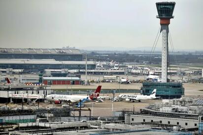 Evacúan Terminal 4 de Heathrow por incidente con materiales peligrosos