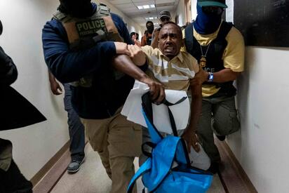 Casa Blanca defiende detenciones migratorias tras suspensión judicial