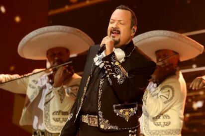 Pepe Aguilar se convierte en “Pepeyoncé” en redes sociales