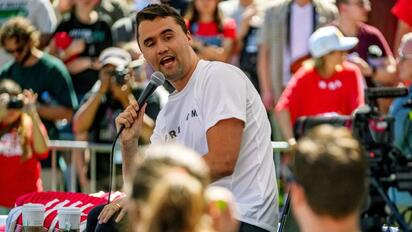 Charlie Kirk muere tras tiroteo en universidad de Utah