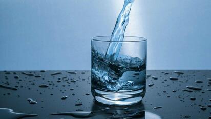Los momentos clave del día en los que el agua potencia tu salud