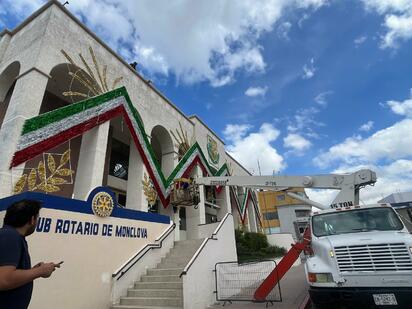 Monclova se ilumina con nuevos adornos patrios en Presidencia y Bulevar Pape