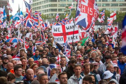Más de 100 mil protestan en Londres liderados por Robinson