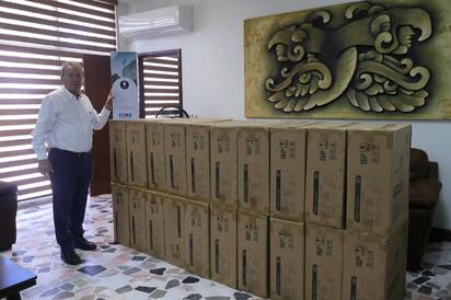Alcalde de San Juan de Sabinas anuncia instalación de más luminarias LED para atender reportes ciudadanos