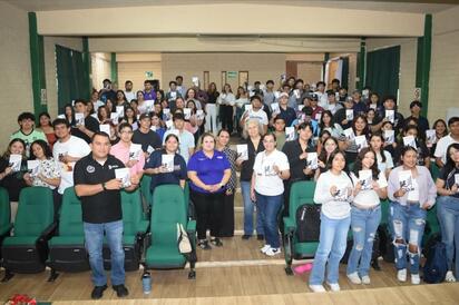 Conferencia 'Romper el silencio, vidas que importan' sensibiliza a jóvenes sobre la prevención del suicidio