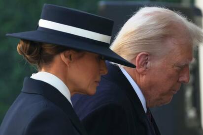 Trump y Melania rinden homenaje a Isabel II en Windsor