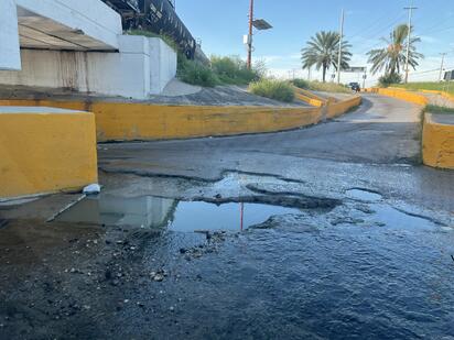 Socavón se abre en el puente 1850 en la entrada a colonias Ramón Bravo y Bordo Sur