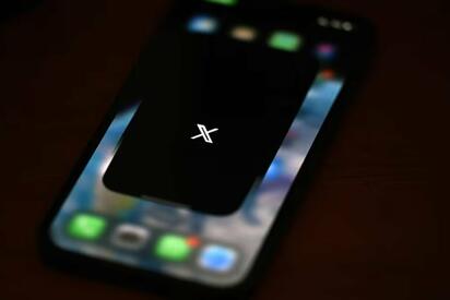 Elon Musk anuncia algoritmo de IA para X en noviembre
