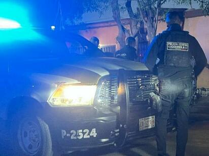 Asaltan a joven y le quitan tenis y joyería en Acoros