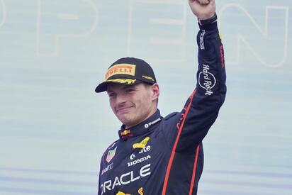 Verstappen domina Azerbaiyán mientras McLaren falla de nuevo