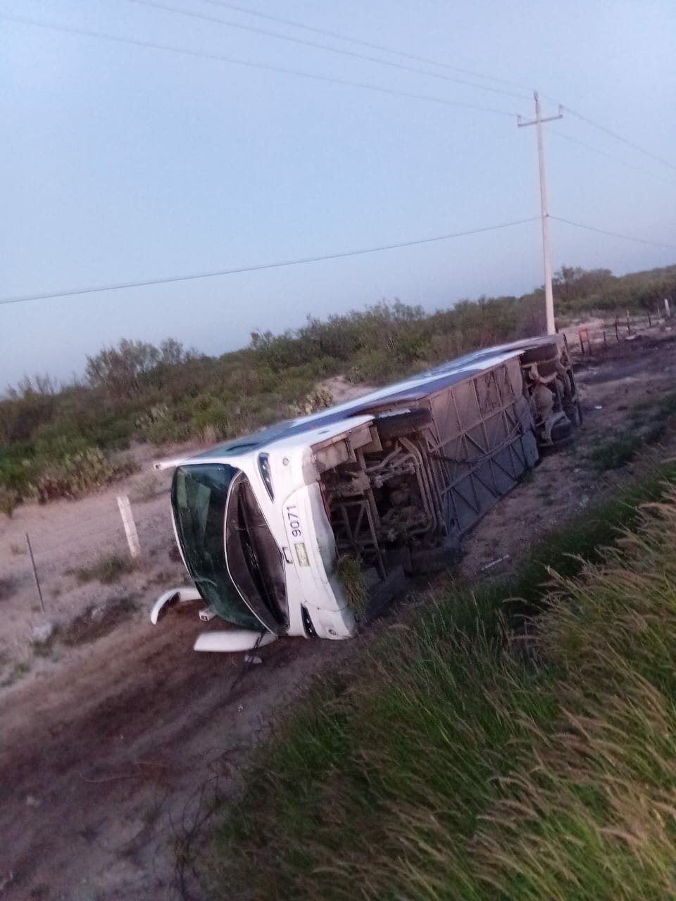 seguridad: Hasta el momento siguen las maniobras de rescate y remolcado