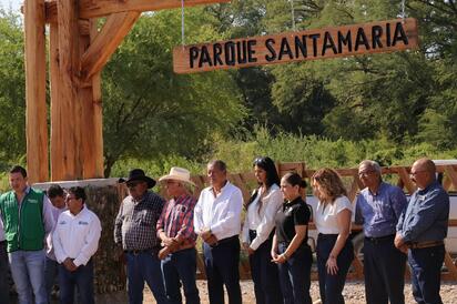 Alcalde de San Juan de sabinas hace inauguración oficial de arco