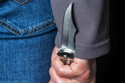 Adolescente apuñala a maestra en colegio de Francia