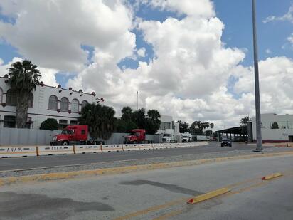 Transportistas mexicanos enfrentan trabas en EE. UU. por idioma y normas