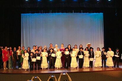 Estudiantes de primaria Miguel Hidalgo ganan concurso estatal de bailes mestizos