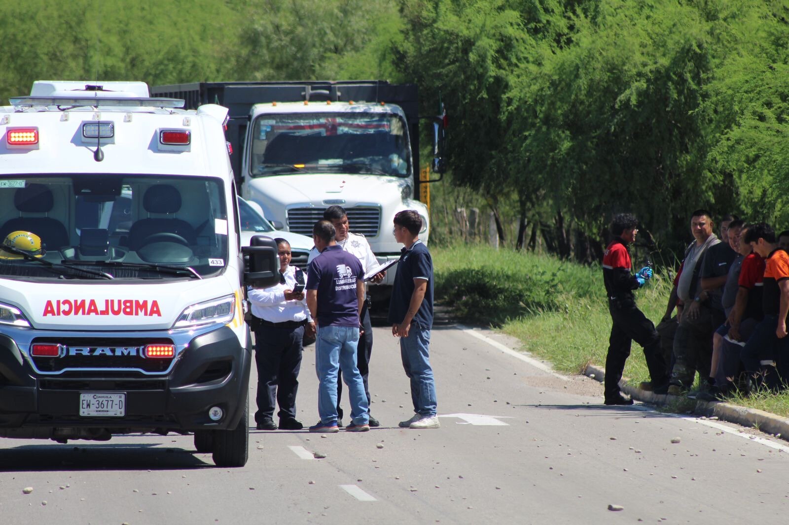 Volcadura : De acuerdo con el reporte preliminar, la unidad era conducida por Ricardo Azael González Reséndiz.