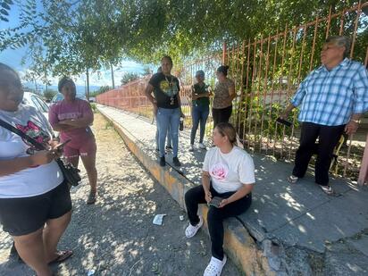 Madres mantienen plantón en escuela Margarita Maza de Juárez por casos de acoso
