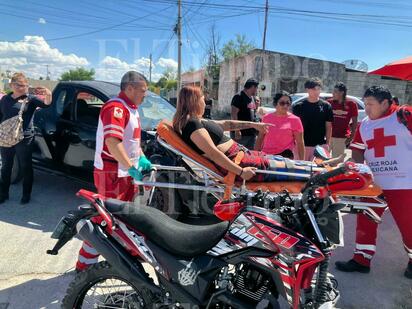 “Salí a dar una vuelta y di como cinco” dijo sonriendo joven que estrello su moto contra una camioneta 