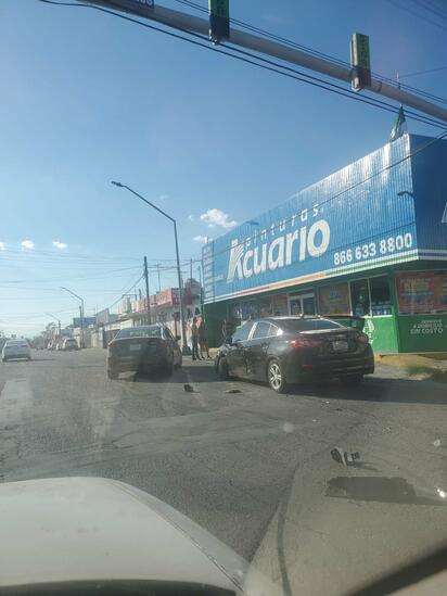 Fuerte choque en cruce de Matamoros y Juárez deja cuantiosos daños materiales