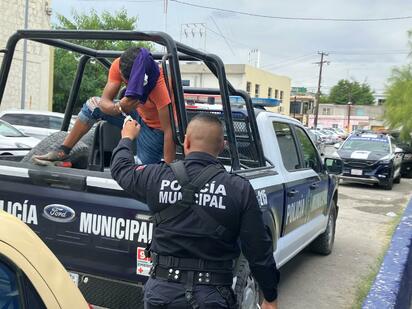 “Estaba fuera de control”: policía arresta a lavacoches drogado en pleno día en Monclova