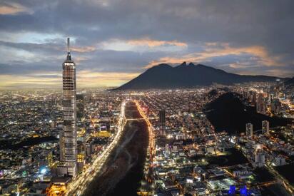 Samuel García presenta Torre RISE, el rascacielos más alto de AL