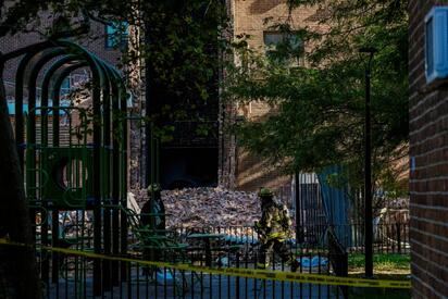 Edificio de 20 pisos en NY sufre derrumbe parcial tras misteriosa explosión