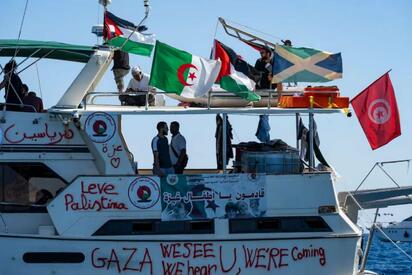 Buques militares israelíes realizan maniobras contra flotilla de ayuda a Gaza