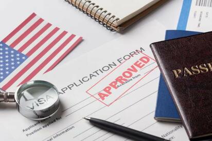 Cierre de gobierno en EU: ¿qué pasa con pasaportes y visas en México?