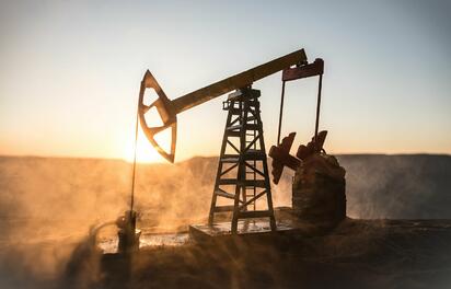 Precio del petróleo cae a mínimo de cinco meses.