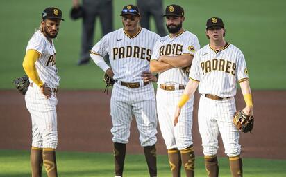 Machado y Miller brillan con Padres en victoria 3-0 a Cachorros que empata serie de comodines