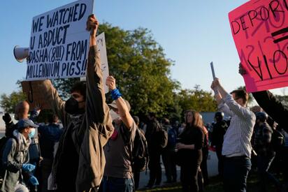 Protestas migratorias en Chicago frente a centro ICE