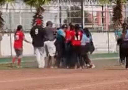 Riña en softbol femenil será sancionada con firmeza y posibles bajas 