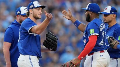 Ofensiva de Toronto domina a Yankees; ganan 13-7 y lideran serie