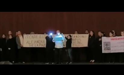 Protestan grupos artísticos en escenario del Palacio de Bellas Artes