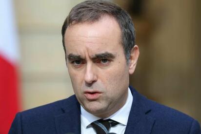 Macron enfrenta crisis tras tercera dimisión de primer ministro