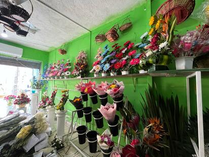 Floristas de Monclova se preparan para alta demanda de flores por Día de Muertos