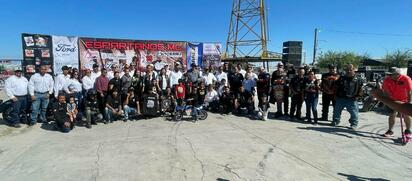 Espartanos MC reúne a más de 500 motociclistas en su 13° aniversario en Nueva Rosita