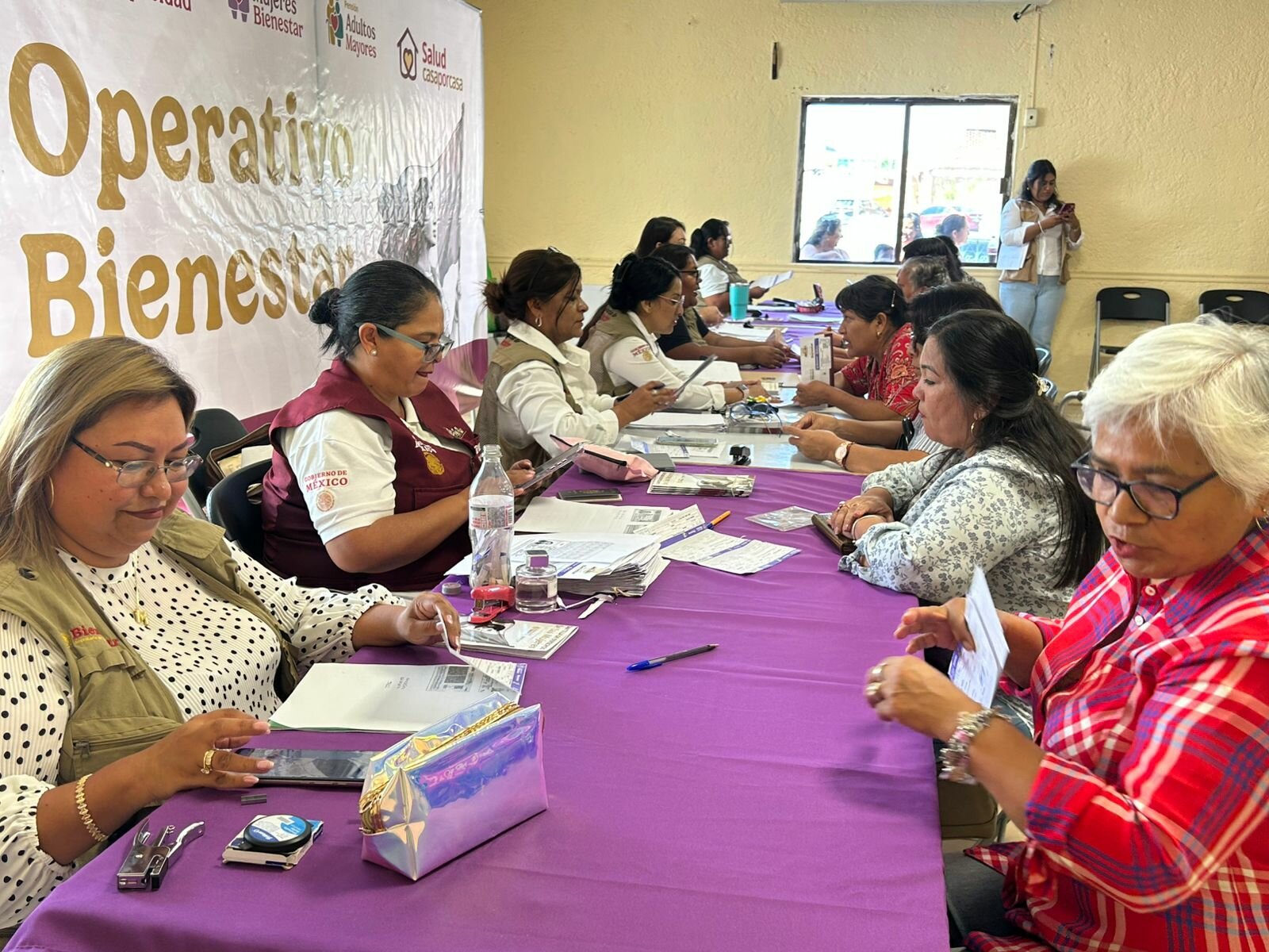 Inicia entrega de tarjetas 'Mujeres Bienestar' en la Región Centro; serán casi 10 mil beneficiarias