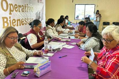 Inicia entrega de tarjetas 'Mujeres Bienestar' en la Región Centro; serán casi 10 mil beneficiarias