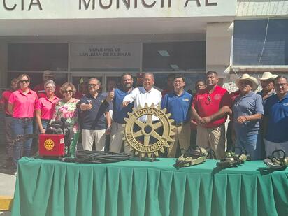 Club Rotario entrega pinzas de vida bomberos