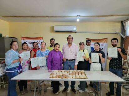 ICATEC Sabinas impulsa el emprendimiento con curso de conchas y roles
