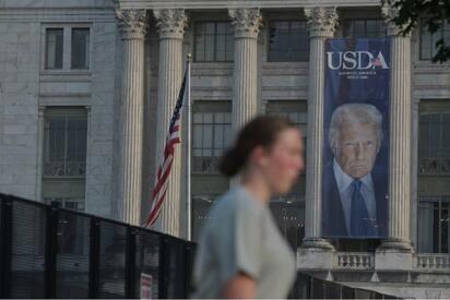 Casa Blanca estima despido de 10 mil empleados por cierre de gobierno en EU