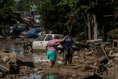 Aumenta a 70 el número de muertos por inundaciones en México