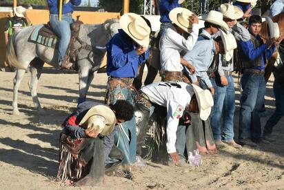 CBTis 20 celebra primera exhibición del Club Rodeo