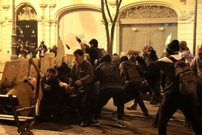 Policía de Perú dispara y mata a manifestante en Lima
