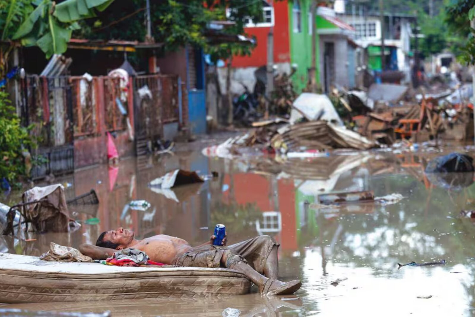 Sube a 72 el número de muertos por lluvias; 48 siguen desaparecidos