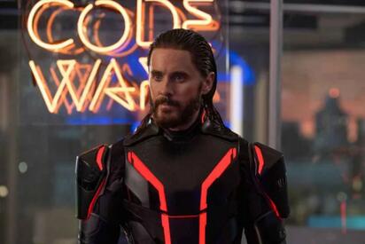 Jared Leto sorprende en función de Tron: Ares, pero la sala luce vacía