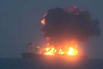 Buque Falcon se incendia en golfo de Adén frente a Yemen