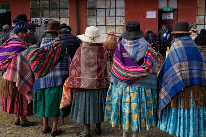 Segunda vuelta presidencial en Bolivia transcurre en calma