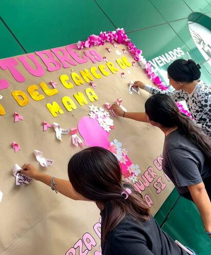 TecNM Campus Múzquiz conmemora el Día Mundial del Cáncer de Mama con mural por el Mes Rosa